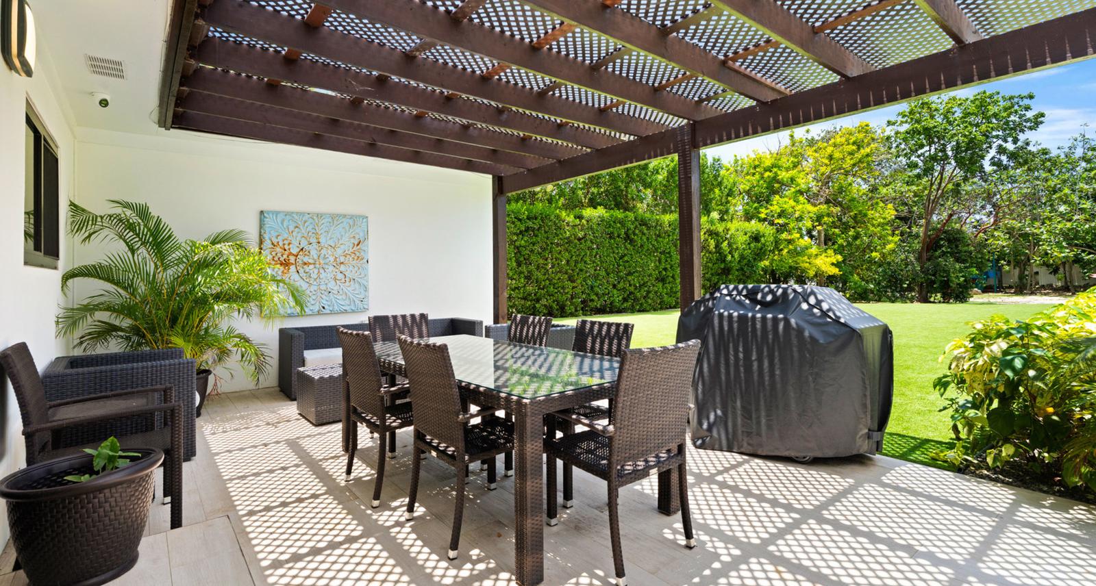 Centrally located an - 5BR Villa in George Town, Cayman Islands — photo 1