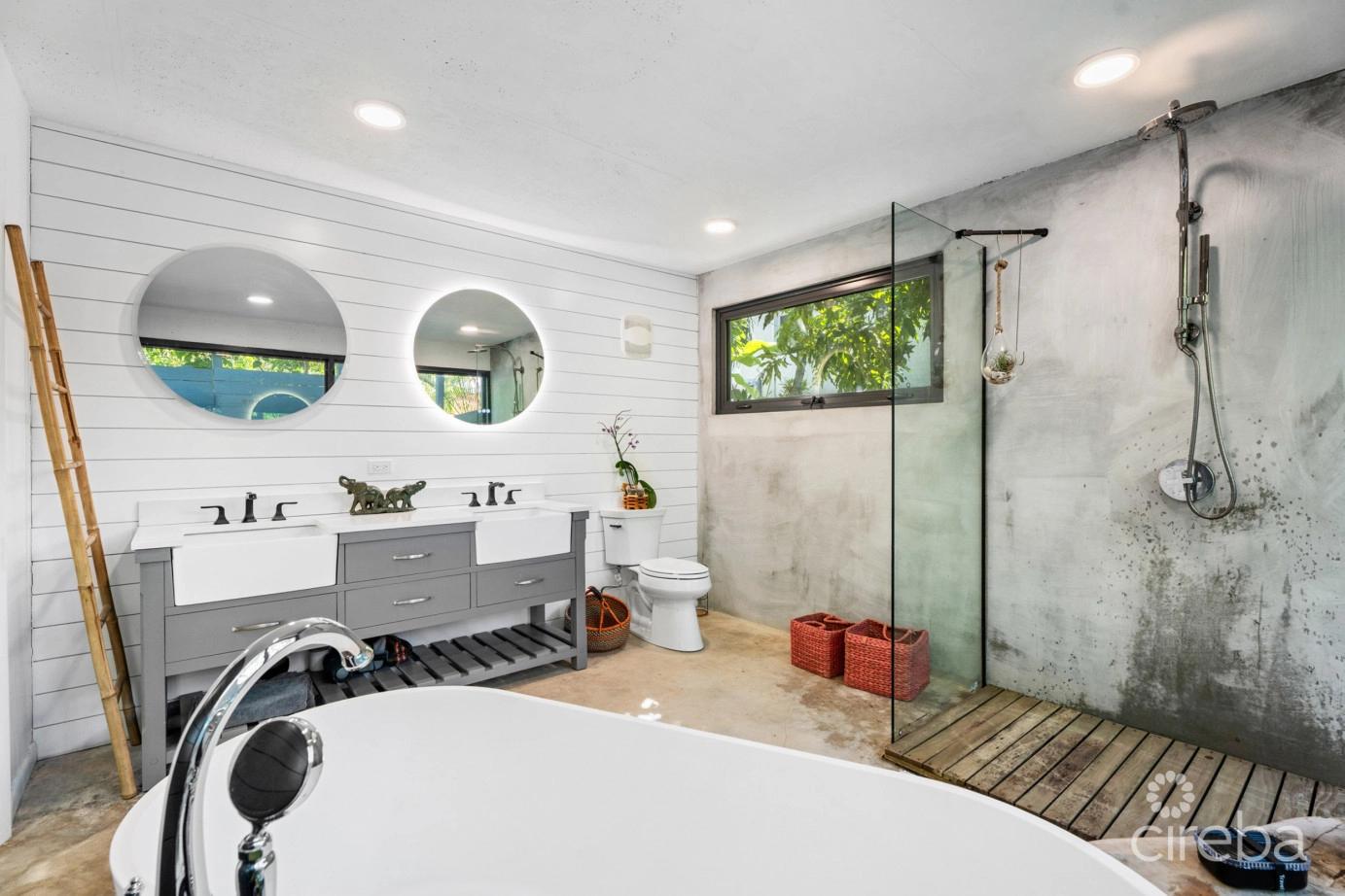 Pura Vida, South Sound Home — photo 4