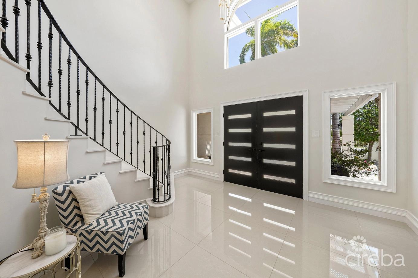 6 bedroom property for sale — Governors Harbour Estate Home in the Cayman Islands — photo 2