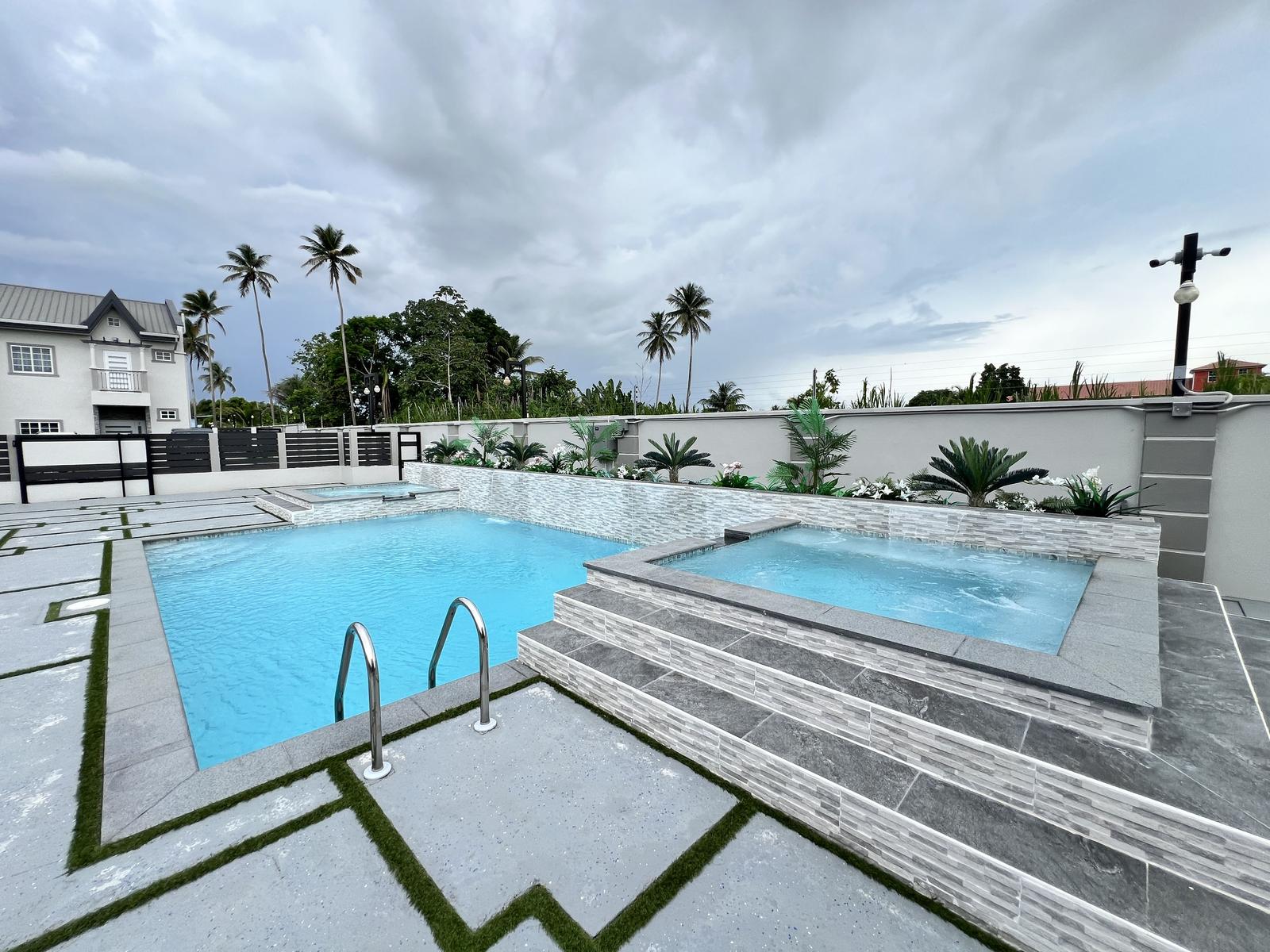 Piarco Townhouse with Attic, Pool and Clubhouse — photo 2
