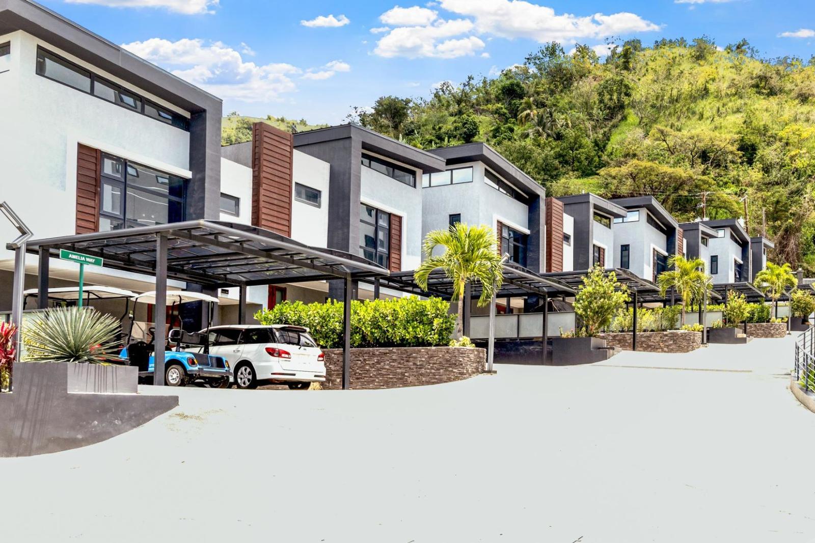 3 Bedroom Townhouse for Sale, Spyglass, Jacks Hill, Kingston 6, Jamaica — photo 2
