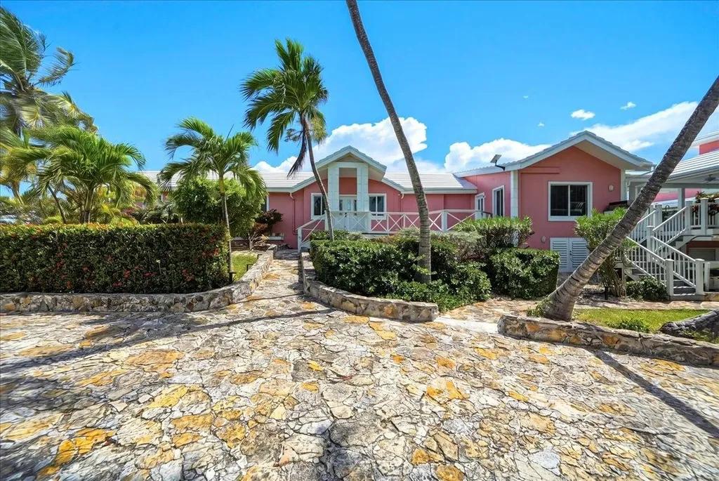 Four Winds Beach House, 4-bedroom villa in Exuma — photo 1