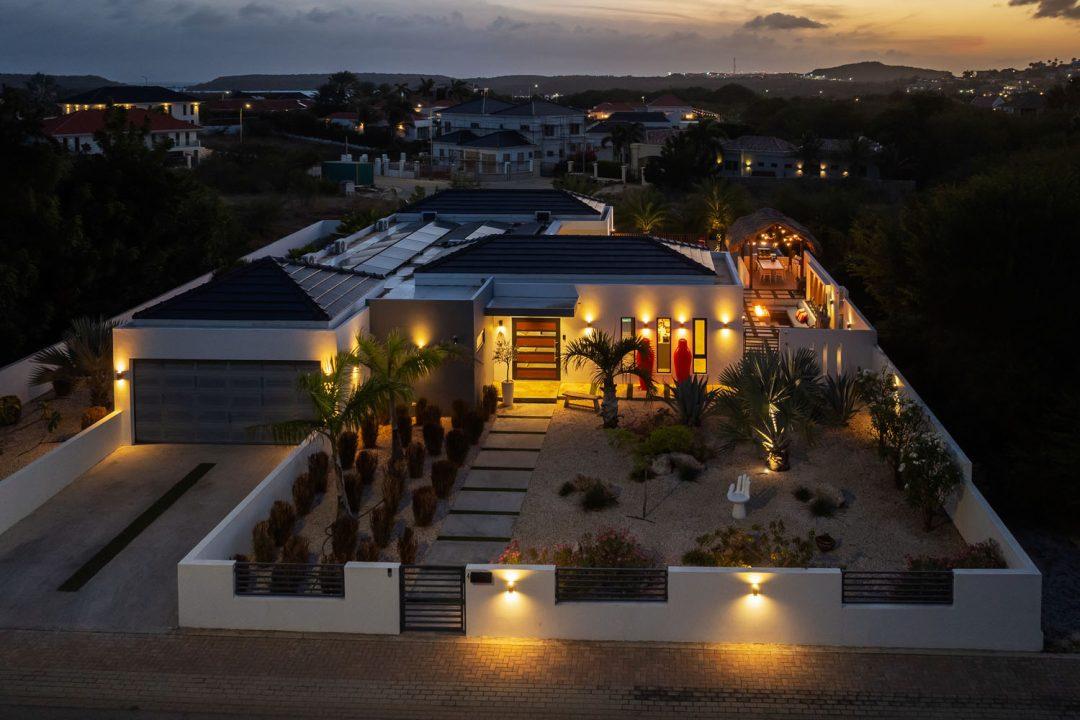 Exclusive villa with private pool by the Jan Thiel Salt Pans — photo 3