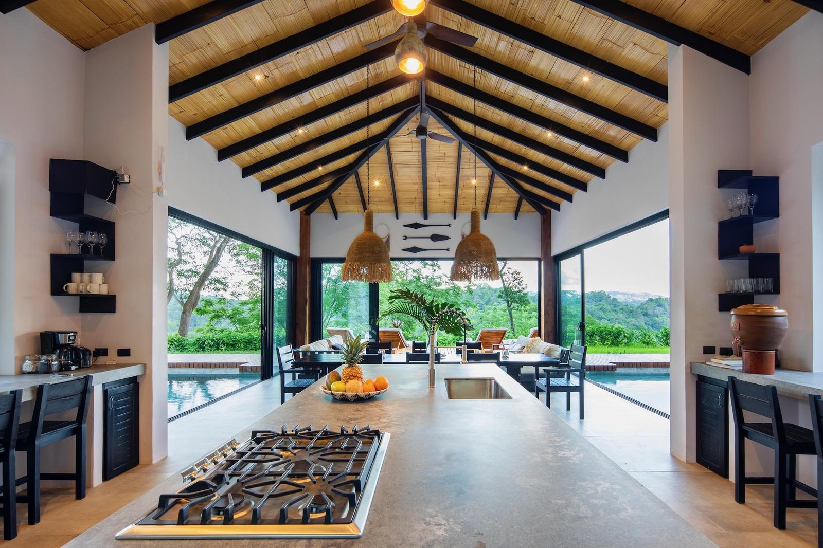 4 Bedroom Luxury Ocean-View Villa for Sale, Playa Carmen, Santa Teresa, Puntarenas, Costa Rica — photo 1