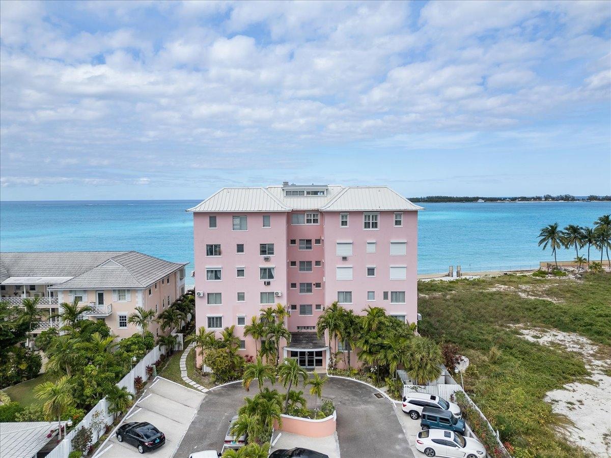 4 bedroom Apartment for sale â€" 19/20 TOWERS OF CABLE BCH — photo 1