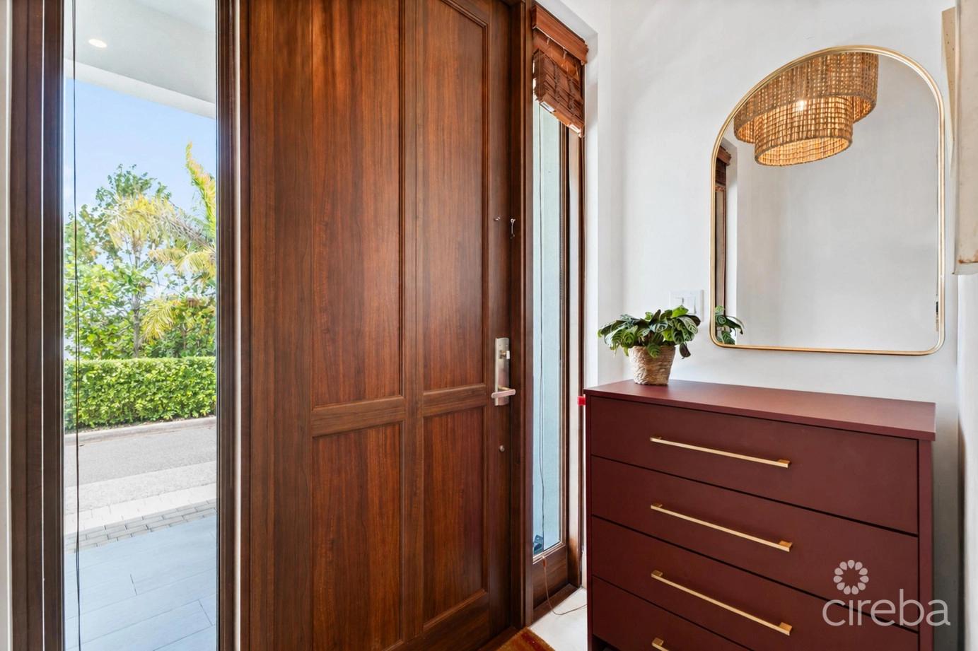 Parklane Living Townhouse in George Town, Cayman Islands — photo 4