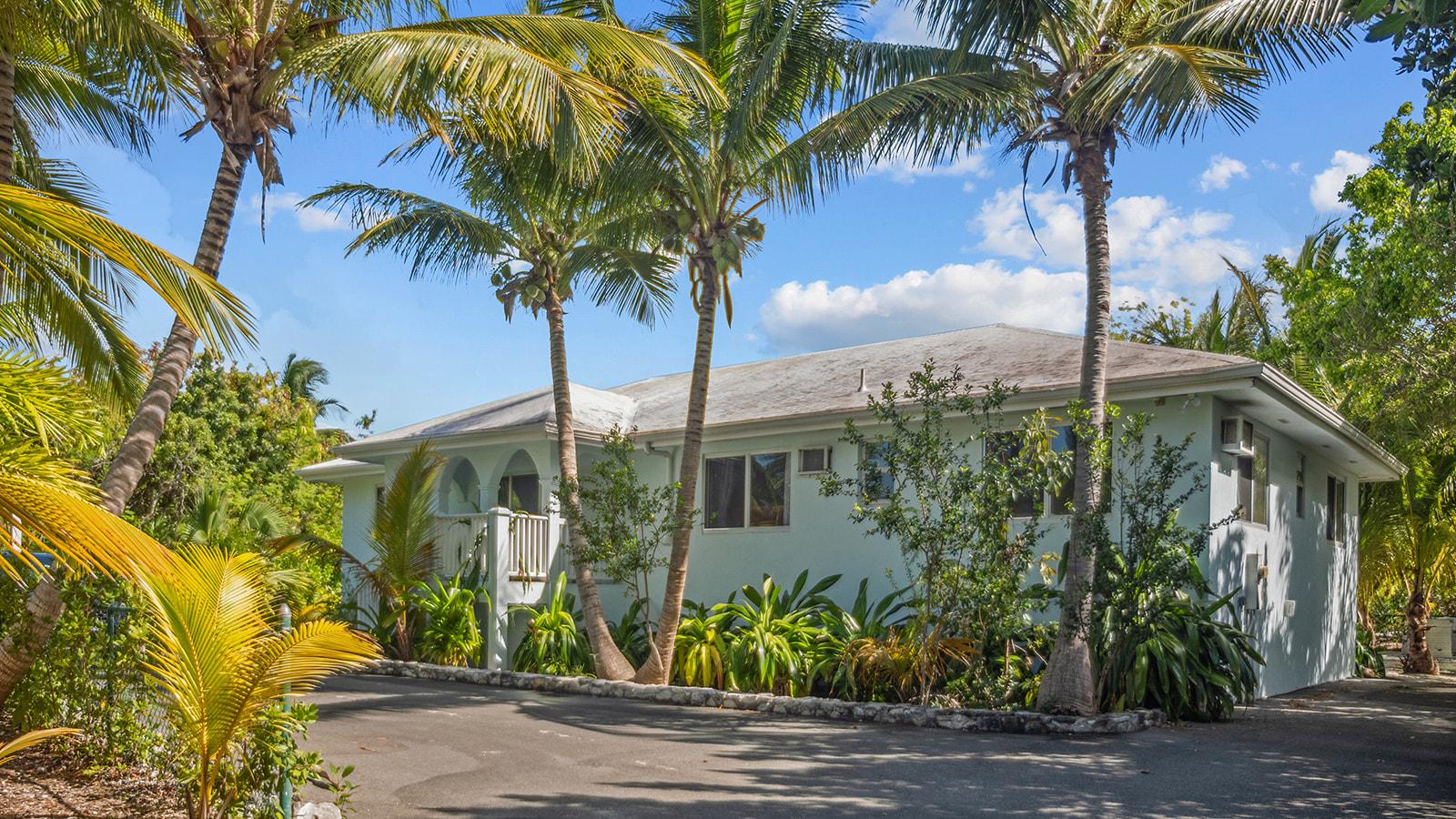 4 Bedroom Single Family Home for Sale in Leeward, Turks and Caicos Islands — photo 1