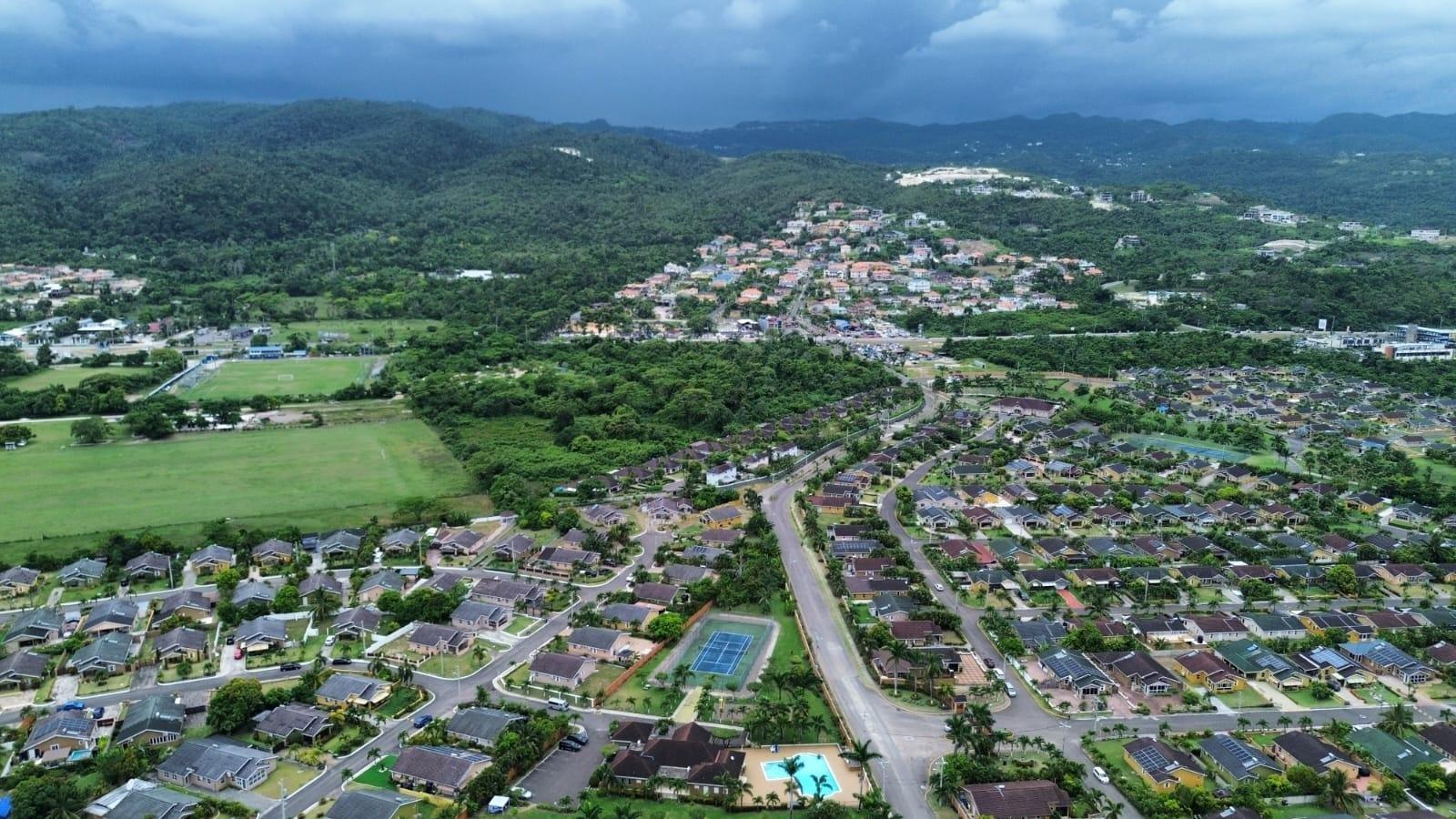 4-bedroom house in Draxhall Country Club, Saint Ann — photo 2