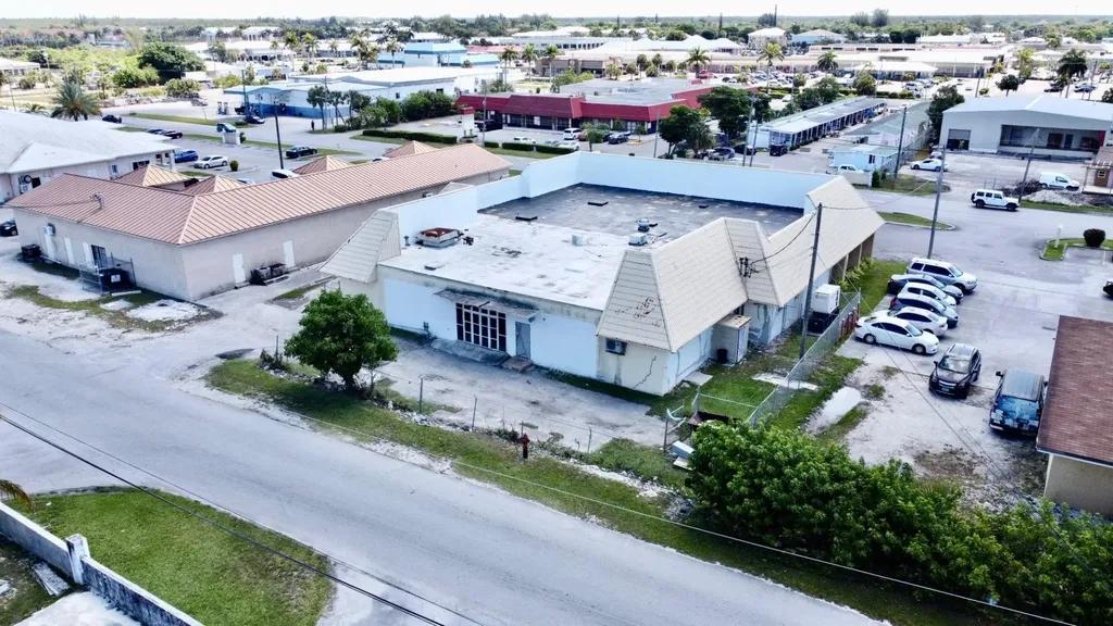 Commercial building in Freeport, Grand Bahama — photo 3