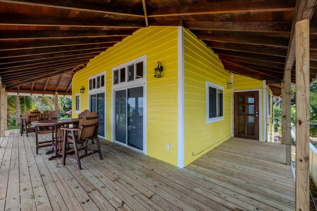H1024: Coastal Charm Beach House — photo 3