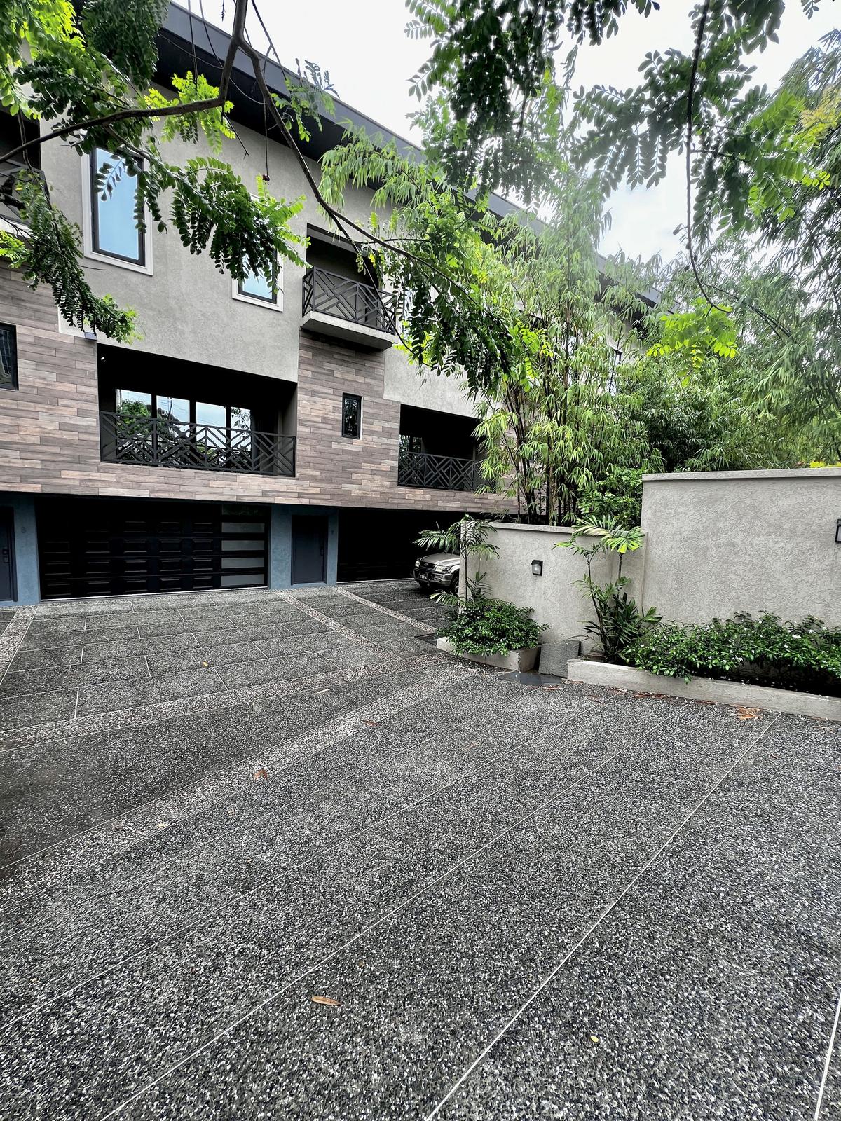 Tri-Level Townhouse - St. Joseph Village, San Fernando — photo 1
