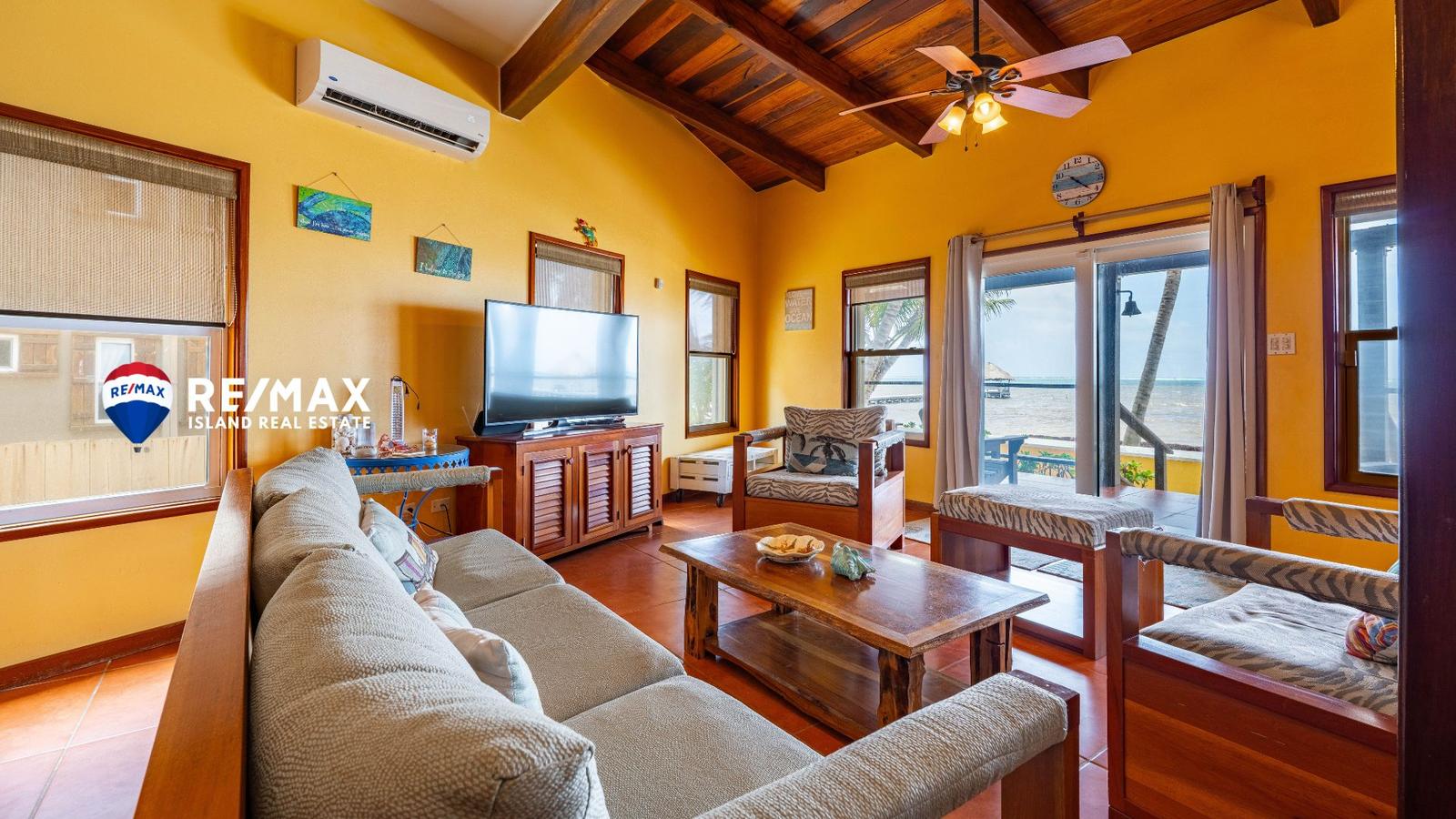 Casa De Bonita Beachfront Home on Ambergris Caye — photo 1
