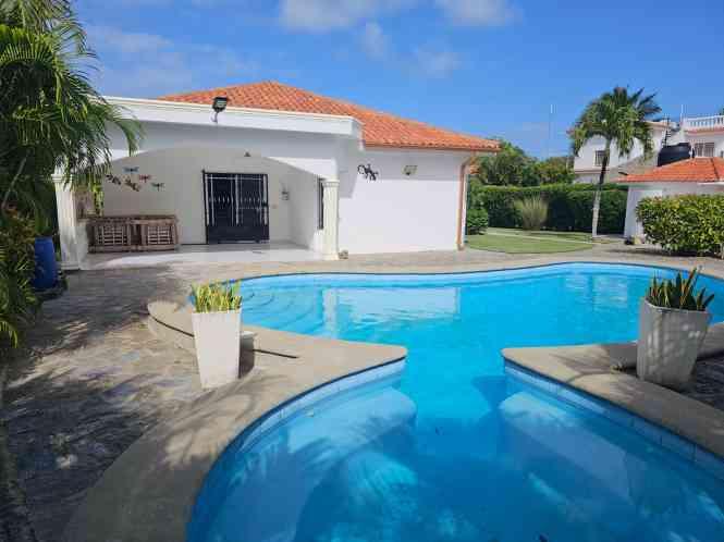 Villa Yasmin - Custom Built with Style! — photo 1