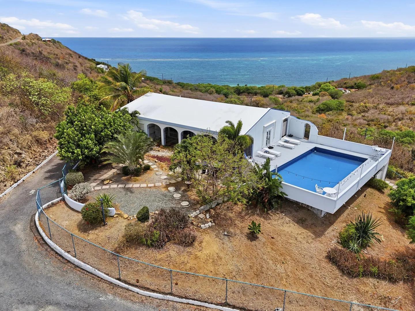 2 Bed, 2 Bath Villa with Ocean Views in Grapetree Bay — photo 2