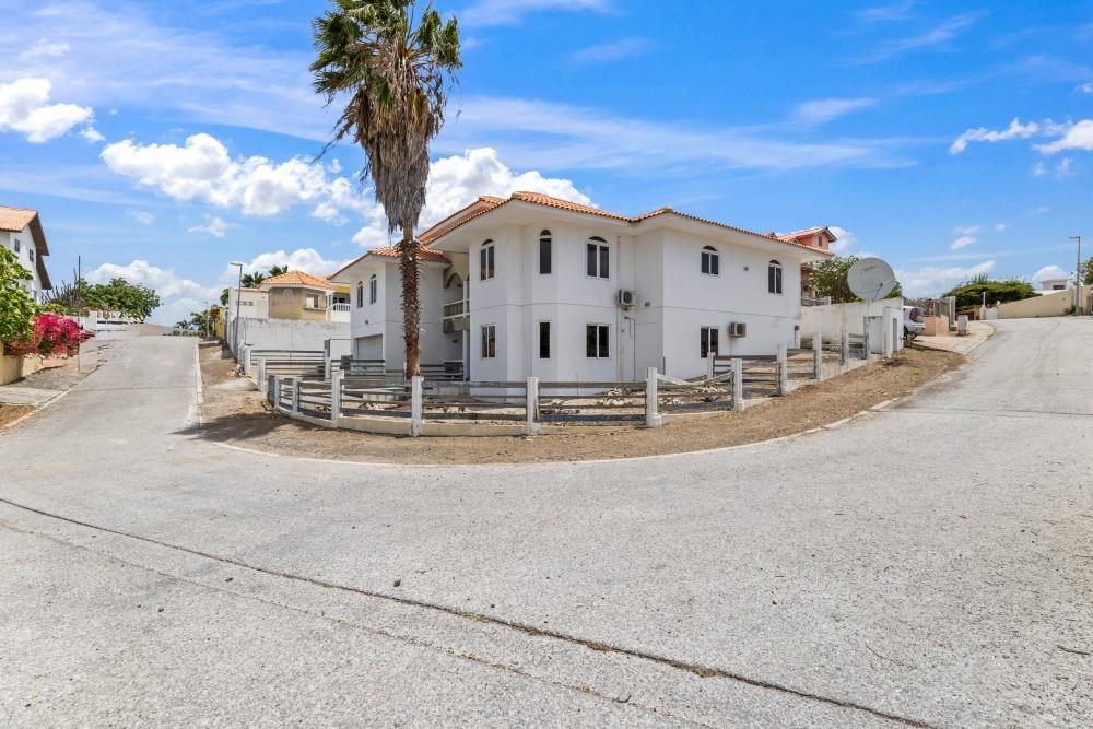 Cas Grandi – Spacious fixer-upper with apartment in a quiet location — photo 3