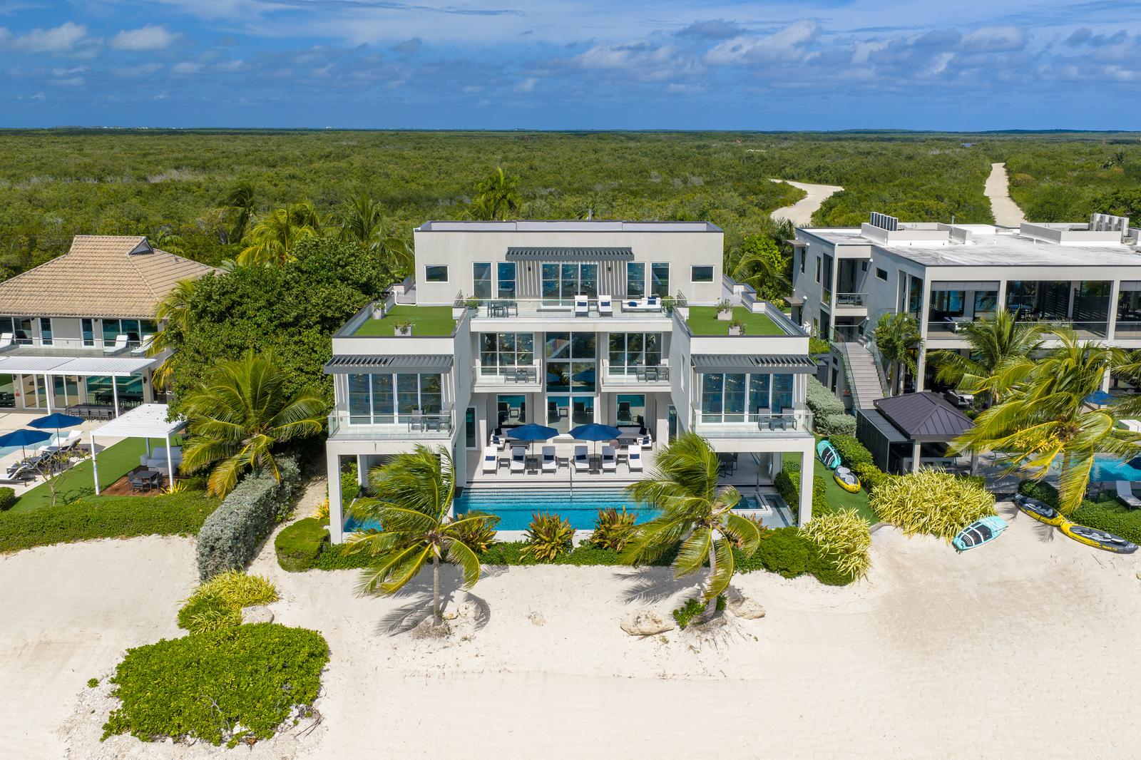 Black Urchin: Private Beachfront Estate — photo 1
