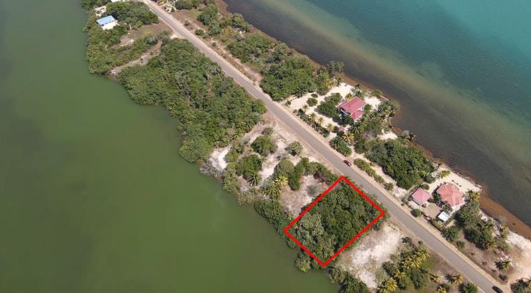 Lagoonfront Lot in The Plantation — photo 3