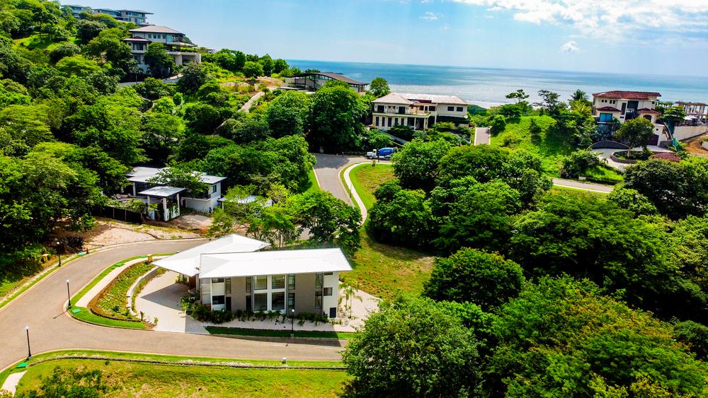 5 Bedroom Home for Sale in Senderos, Tamarindo, Costa Rica — photo 1