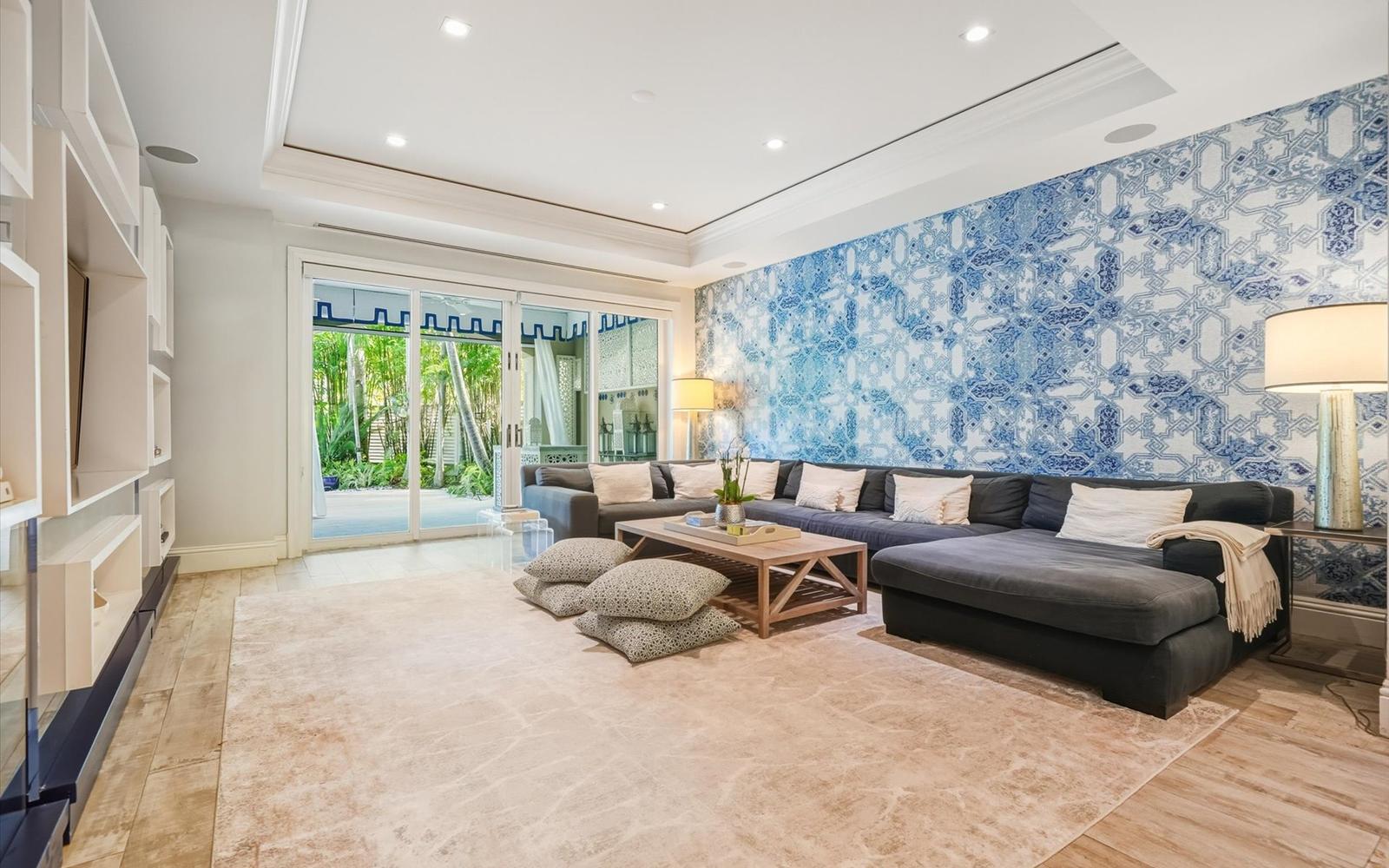 4 bedroom Condominium for sale - 102 and 103 Sunnyside — photo 3