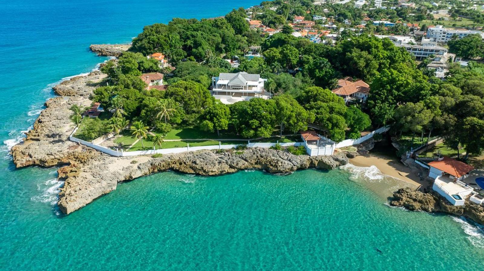 4 Bedroom Luxury Oceanfront Villa for Sale, Sosua Ocean Village — photo 1