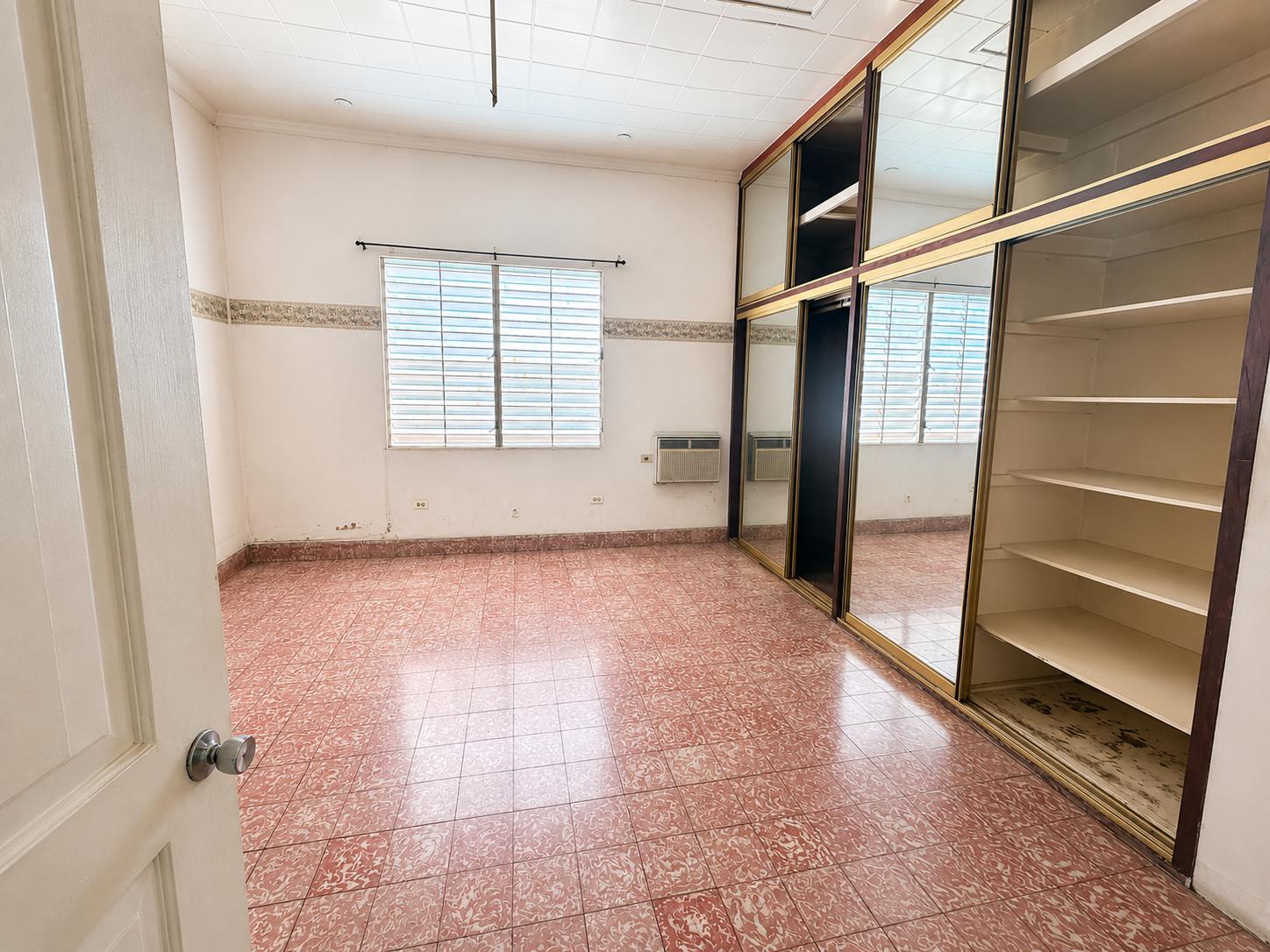 Multifamily with commercial zoning (C-1) — photo 4