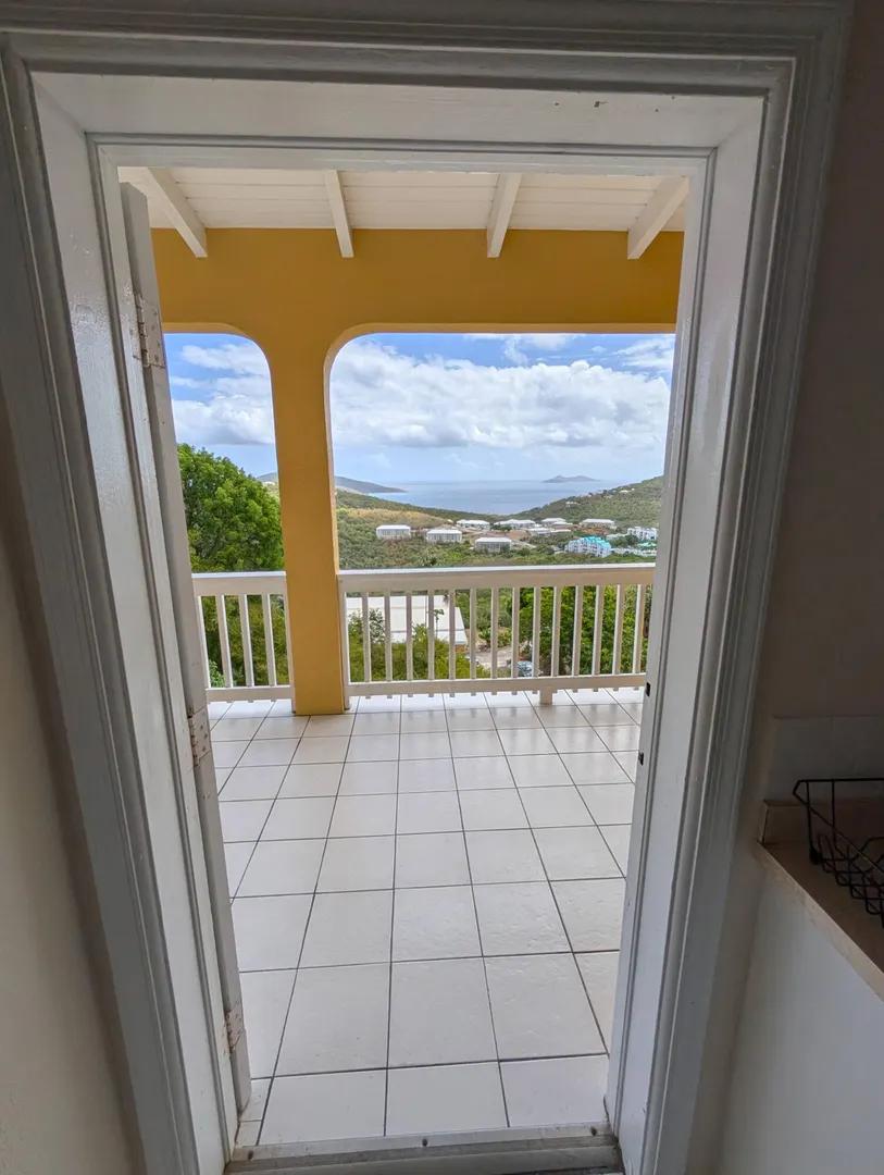 2 Bed, 1 Bath Apartment with Ocean Views — photo 4