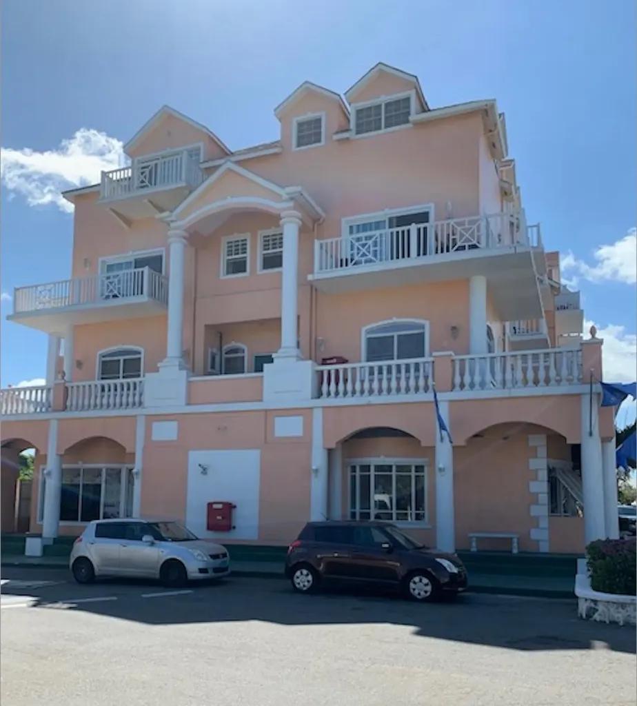 2-bedroom condo in Olde Town Sandyport with dock slip — photo 1