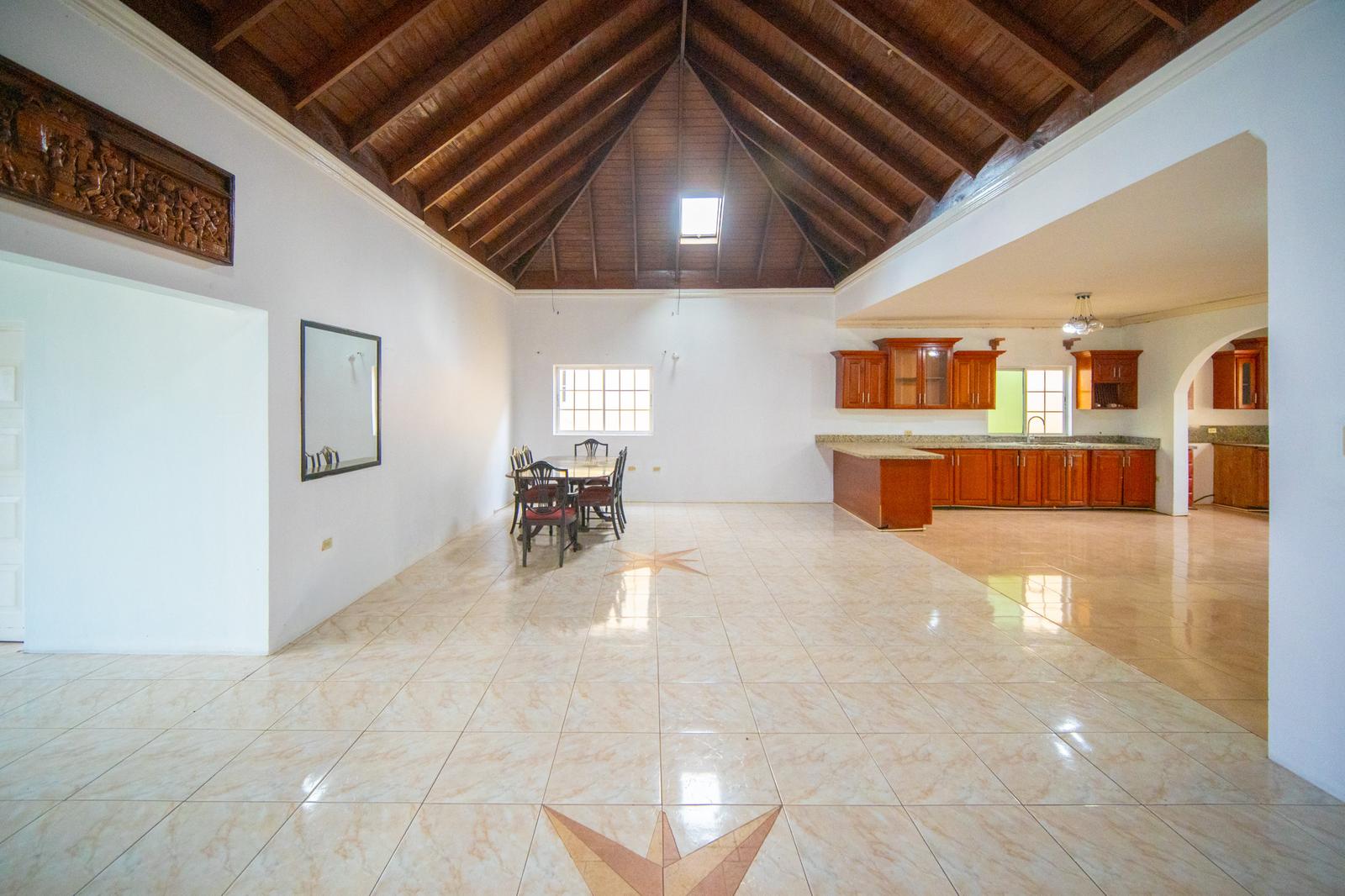 5 Bedrooms 5 Bathrooms Apartment in Red Hills, St. Andrew — photo 5