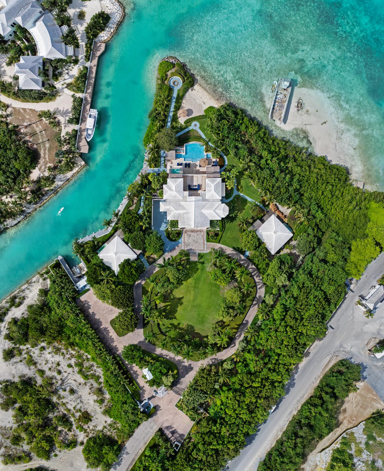 8 Bedroom Luxury Waterfront Villa for Sale, 2 Sugar Apple Court, Leeward, Providenciales, Turks & Caicos — photo 4