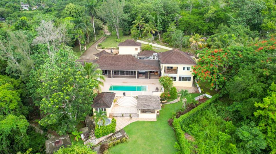 Walders Run Beautiful 5BR Jamaican Villa — photo 1