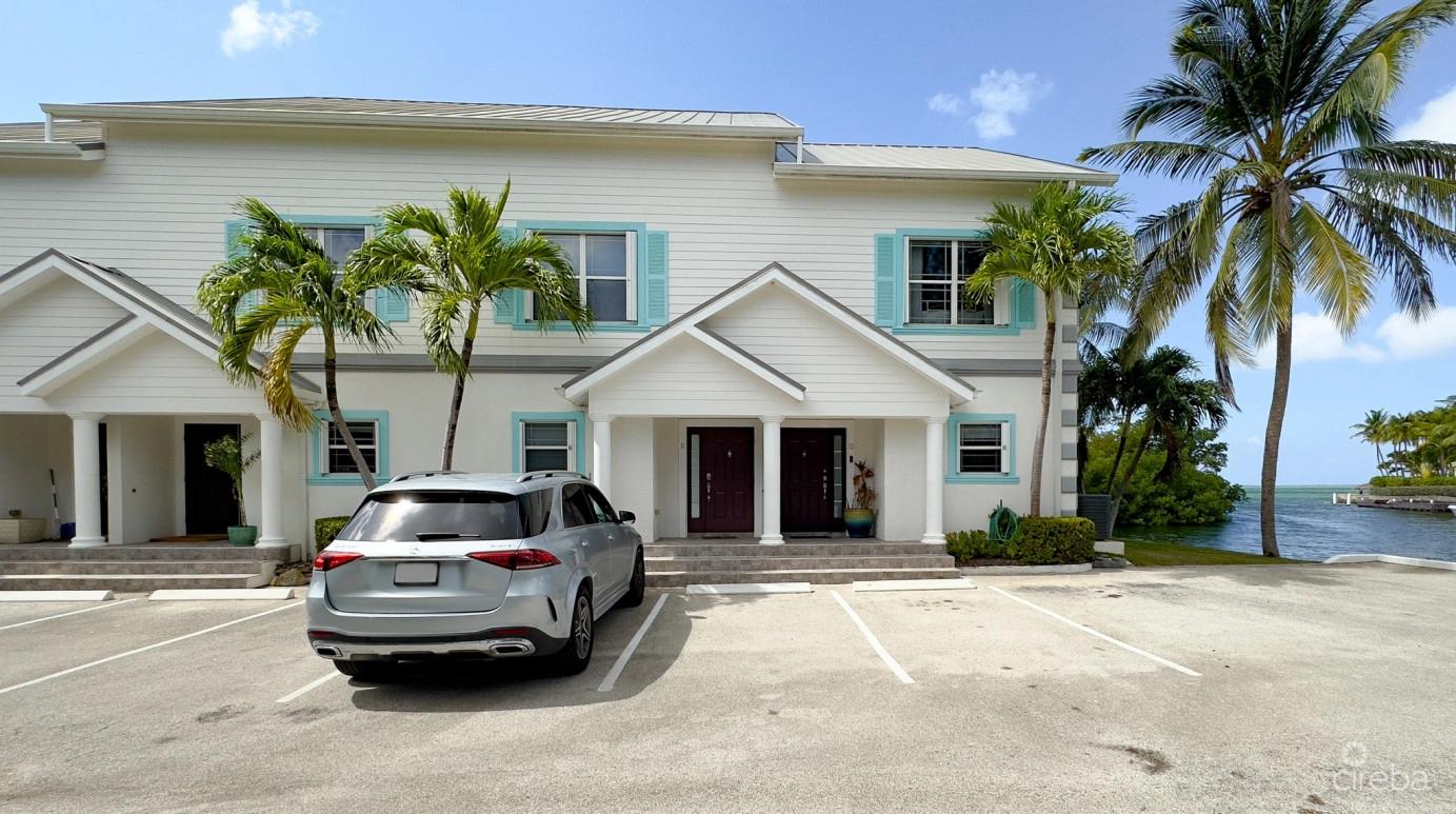 Coastal Escape Waterfront Townhouse — photo 2
