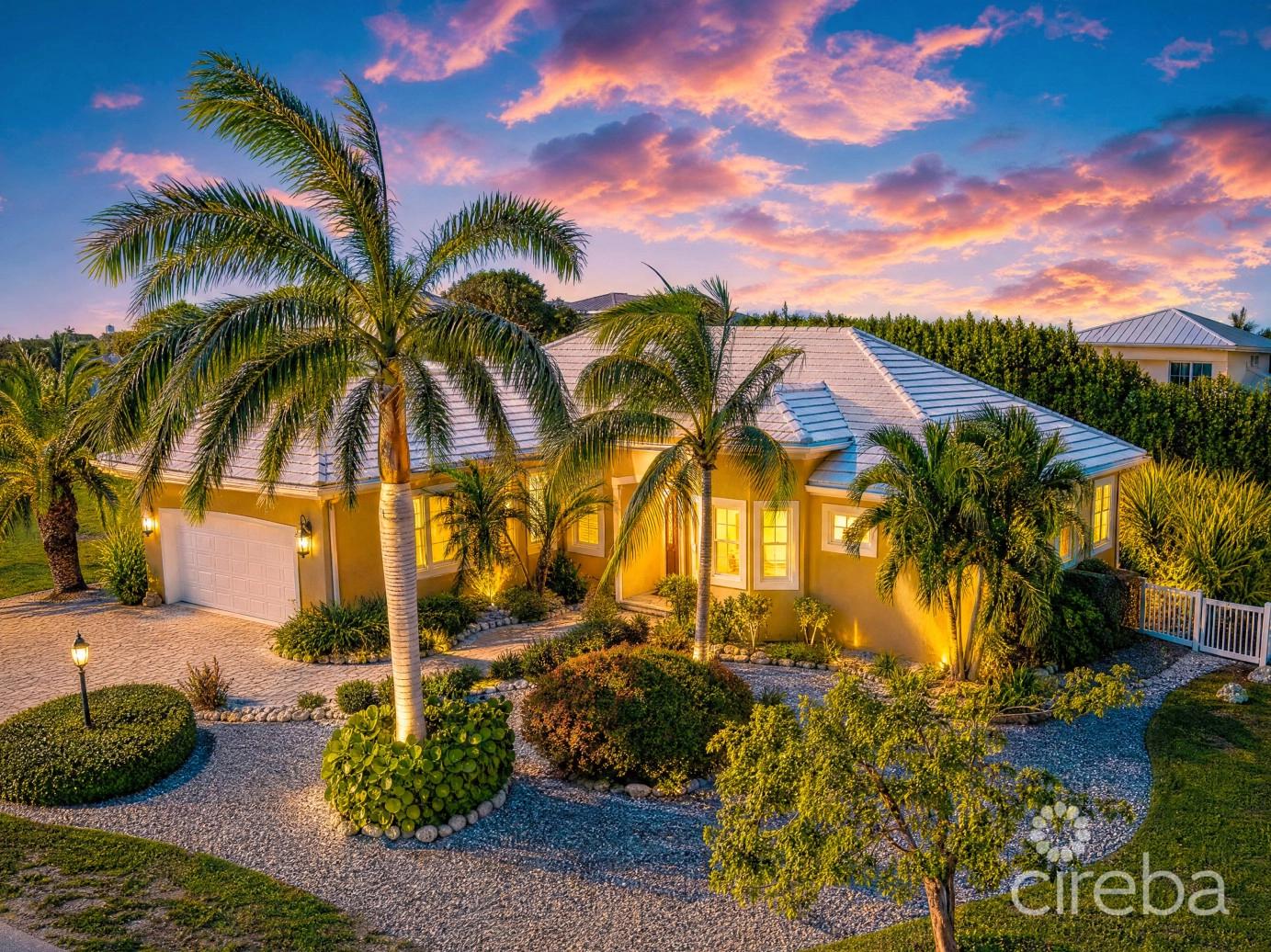The Shores Family Home With Swimming Pool — photo 1