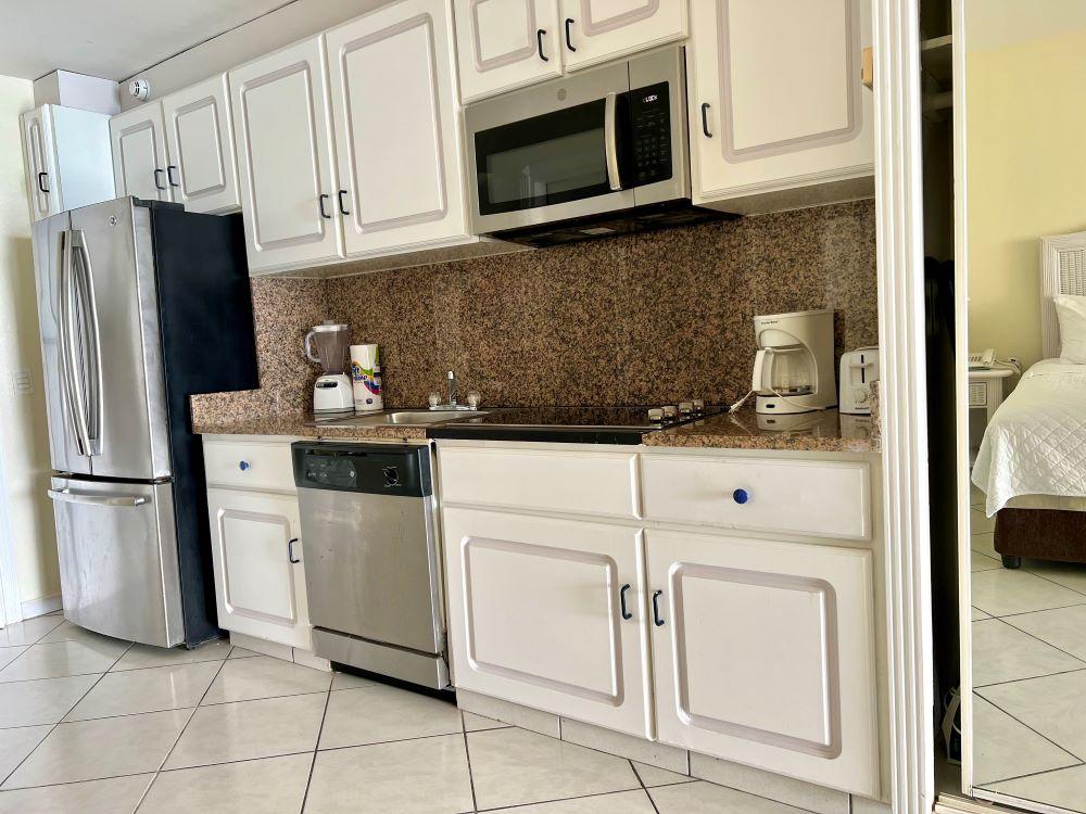 Sapphire Beach Club - Studio For Sale in Cupecoy, St. Maarten — photo 4