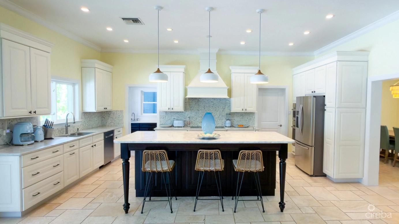 4 bedroom property for sale — Seven Mile Beach Corridor Family Home in the Cayman Islands — photo 4