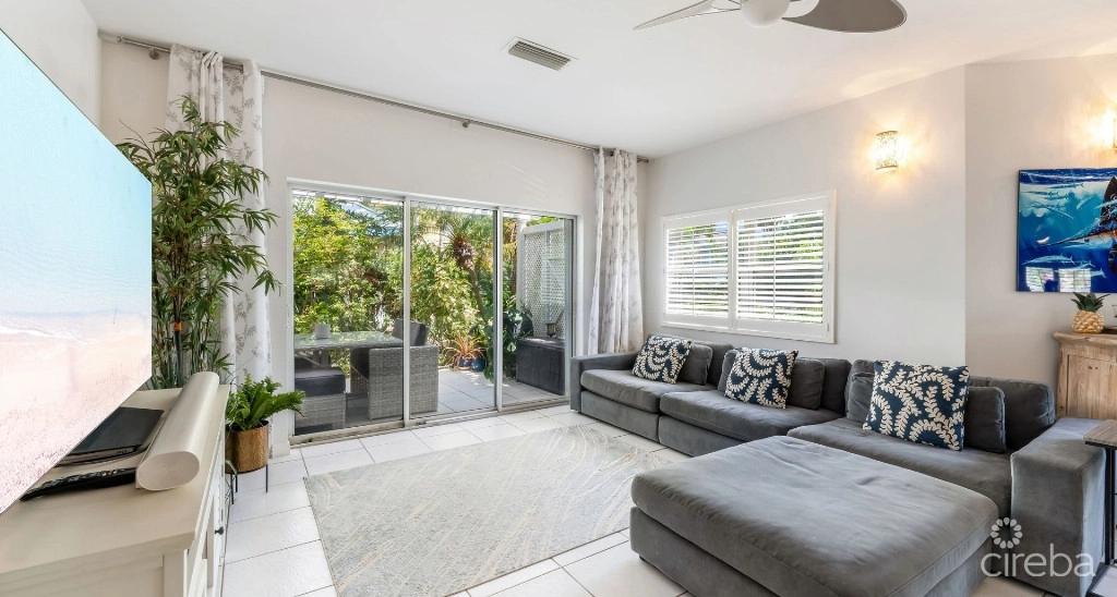 3 bedroom property for sale — 105 Coconut Bay Upgraded End-unit Townhouse In Oceanfront Community W Owner Financing Available in the Cayman Islands — photo 4