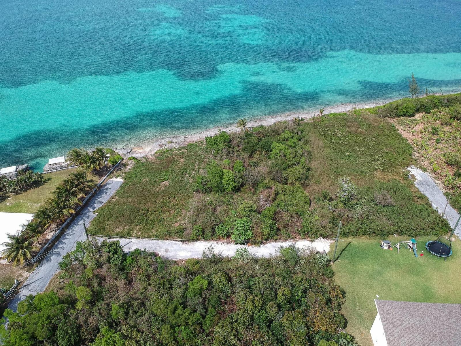 Off Vivian Pinder Road Residence — photo 4