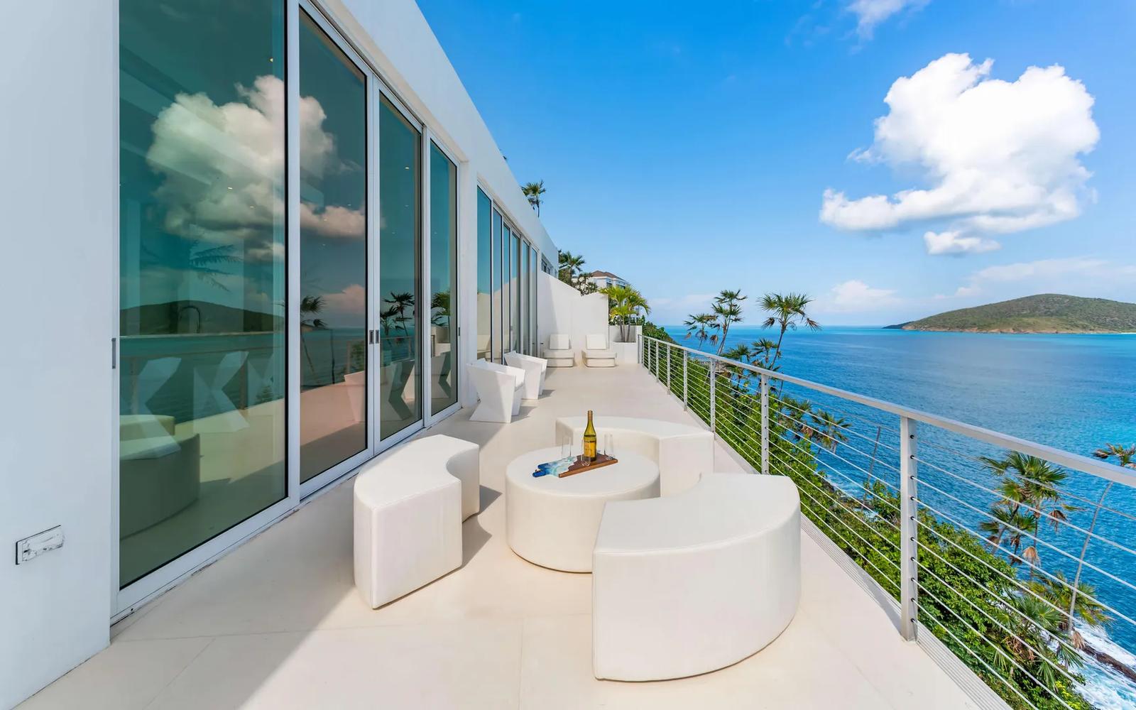 Villa Whimsical Waterfront Residence — photo 3