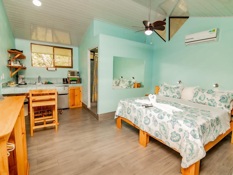 10 Bedroom Hotel for Sale, Manuel Antonio, Puntarenas, Costa Rica — photo 2