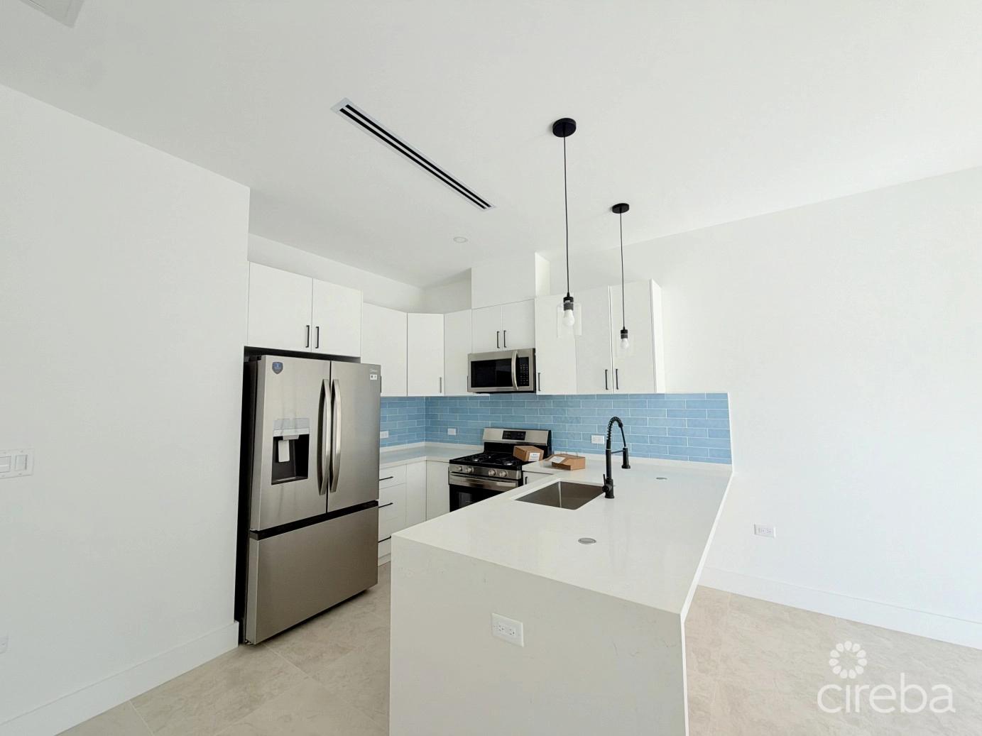 1 bedroom property for sale — Large One Bedroom Townhome - The Meadows At Batabano — photo 2