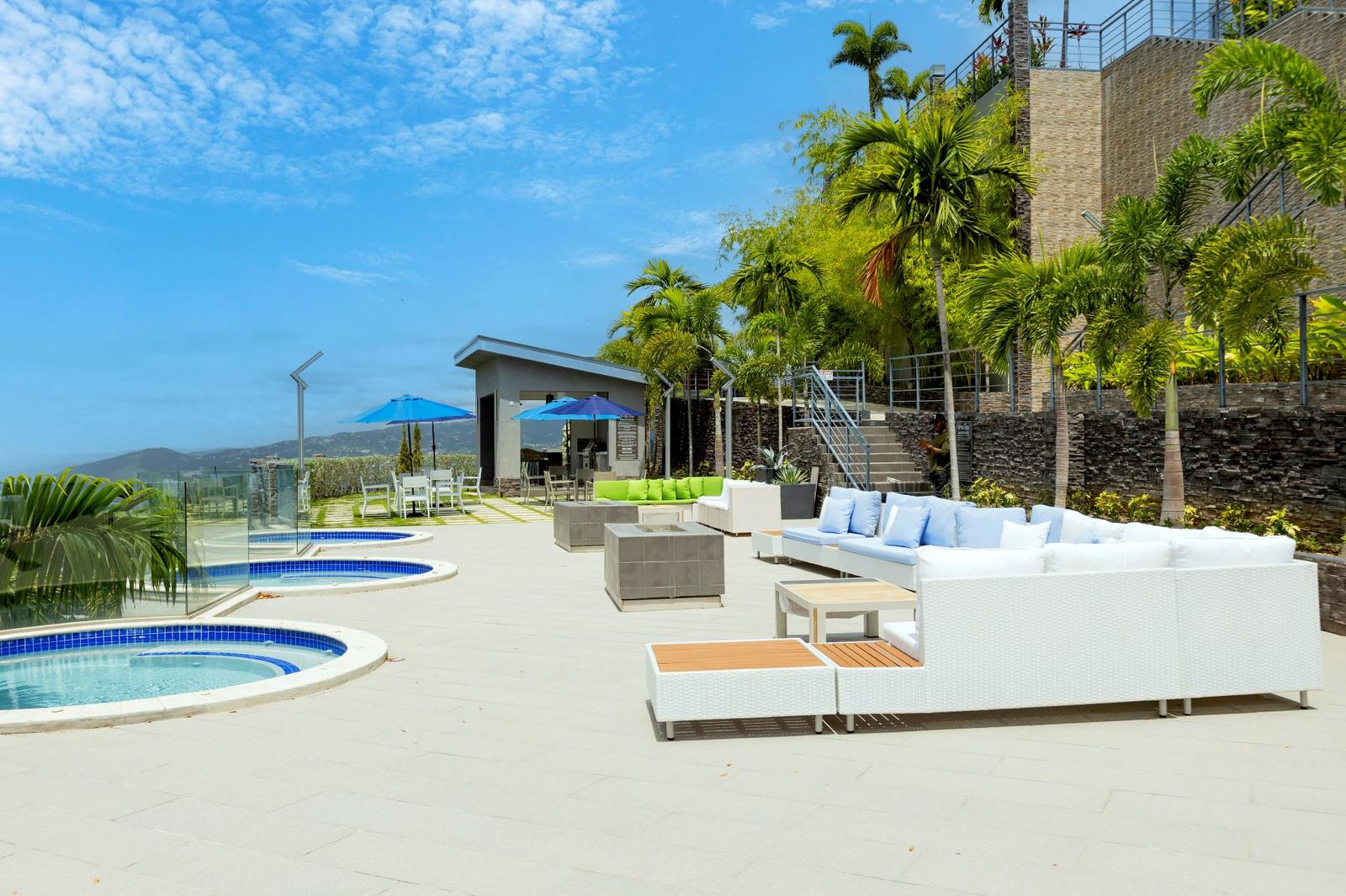 3 Bedroom Townhouse for Sale, Spyglass, Jacks Hill, Kingston — photo 2