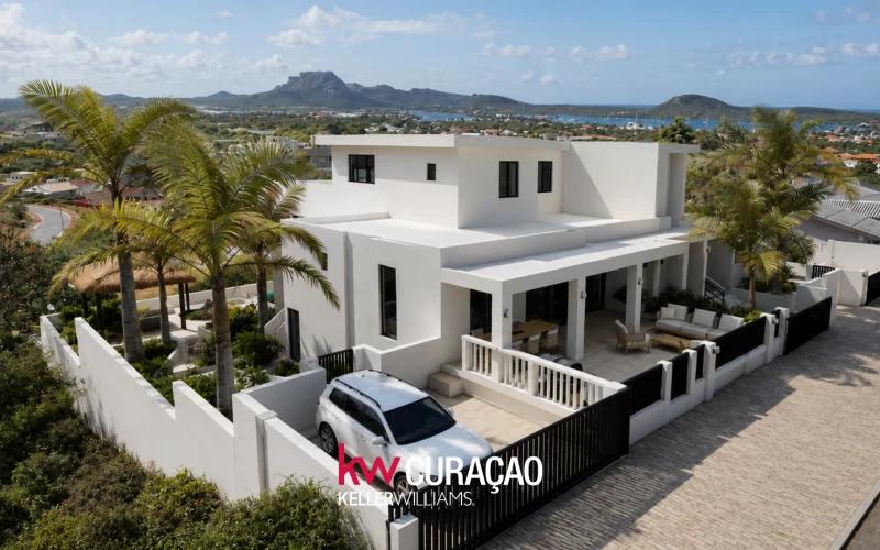 6 Luxury Apartments for Sale Near Jan Thiel — photo 3