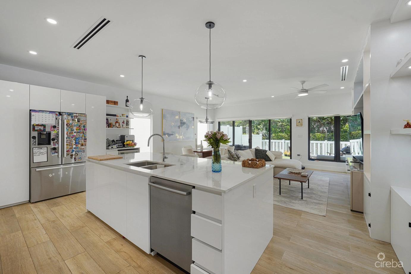 4 Bedroom Townhouse in Salt Air at The Shores, West Bay, Grand Cayman — photo 5