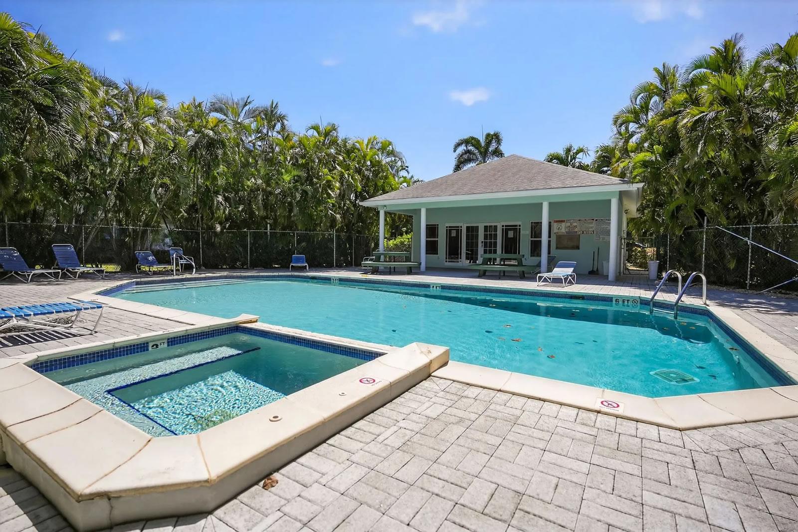 Vivi 8, Two Bedroom Townhome in South Sound, Cayman Islands — photo 3