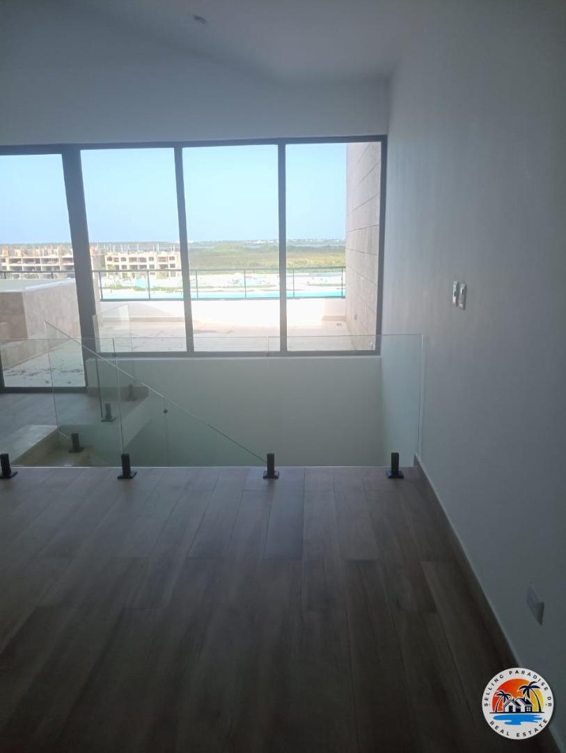 Penthouse - 3 Bedroom Plus Den - 2 Stories - 2450 Sq. Ft. — photo 4