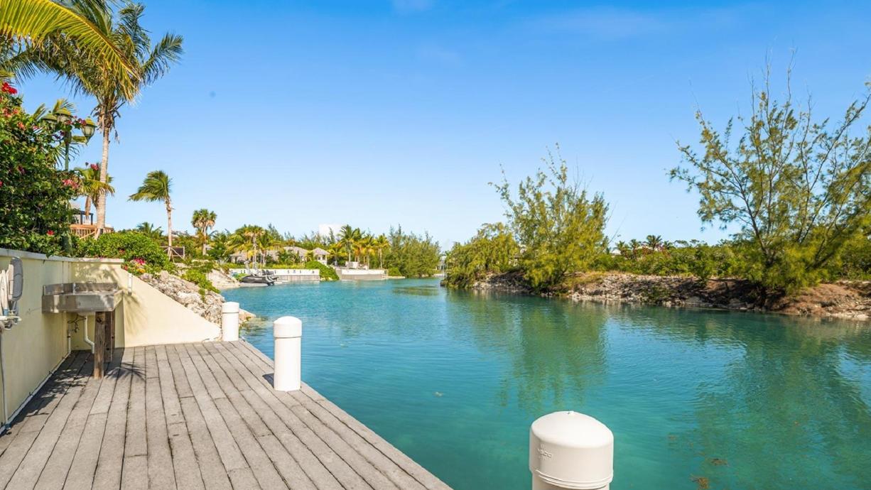Last Resort Governors Rd 4BR Villa for Sale — photo 3