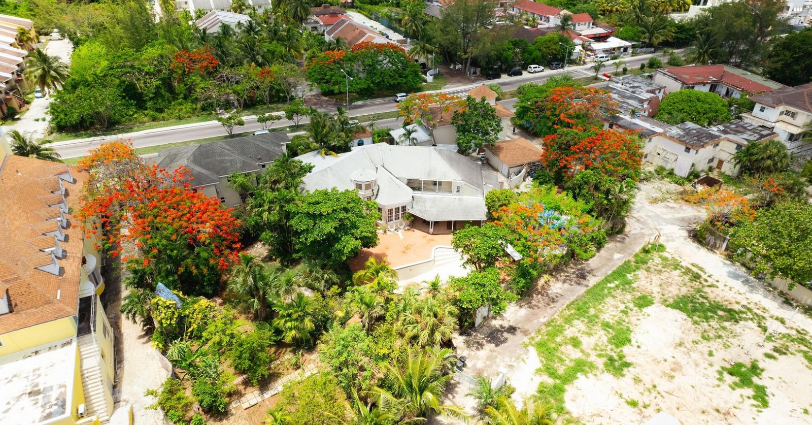 7 bedroom Residence for sale — WEST BAY STREET in Nassau / New Providence, The Bahamas — photo 4