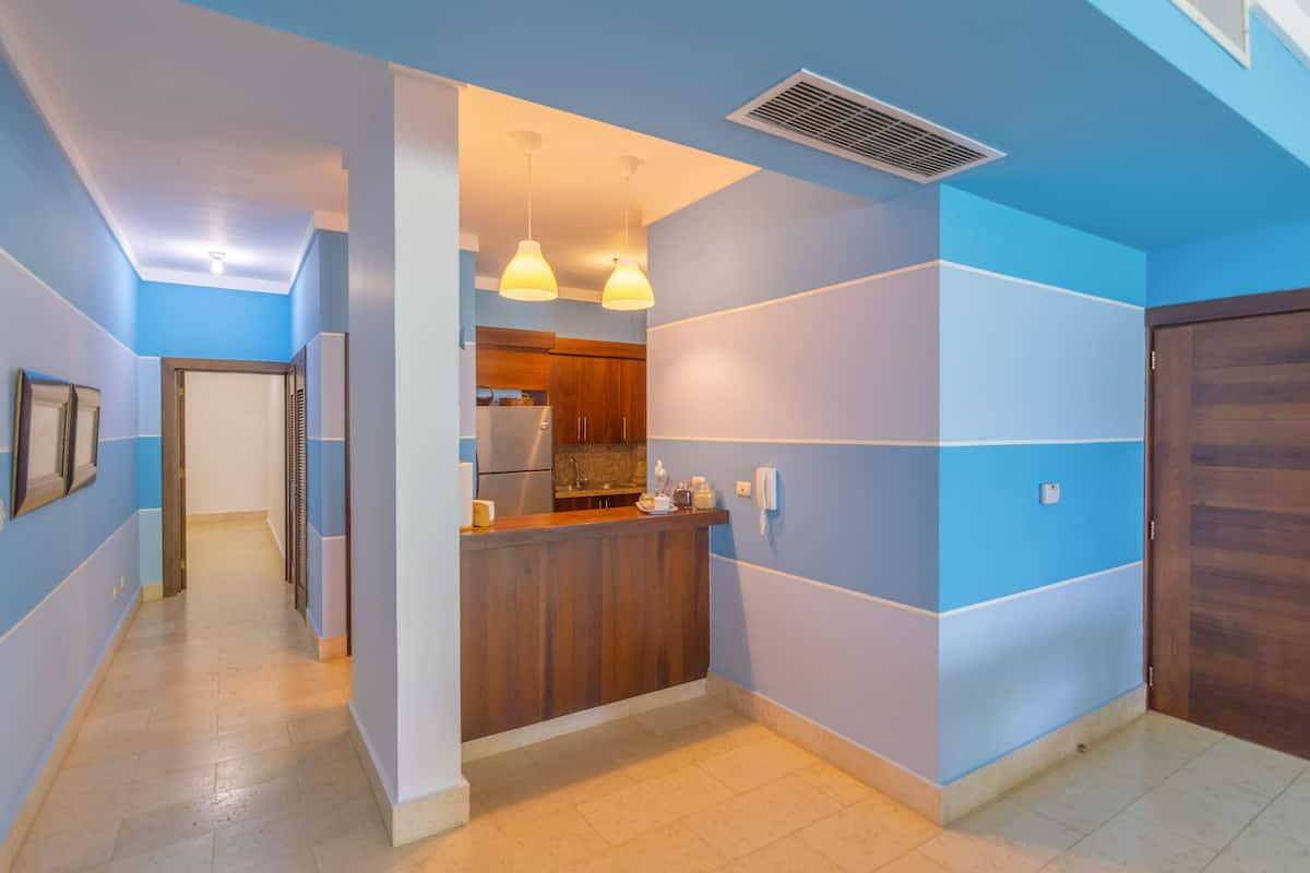 Pretty 3 Bedrooms Beach Front Condo — photo 3