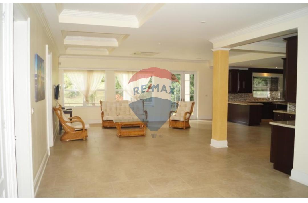 EMERALD VILLA - CANE GROVE — photo 5
