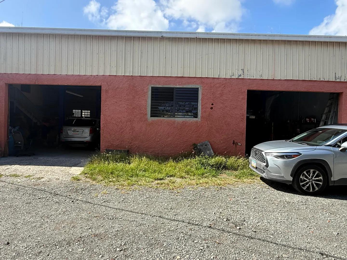 Warehouse and Showroom — photo 1