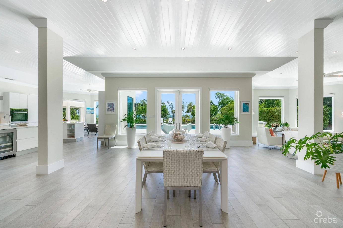 8 bedroom property for sale — Chiaro Di Luna, A Luxury Ocean Front Estate In Vista Del Mar in the Cayman Islands — photo 4